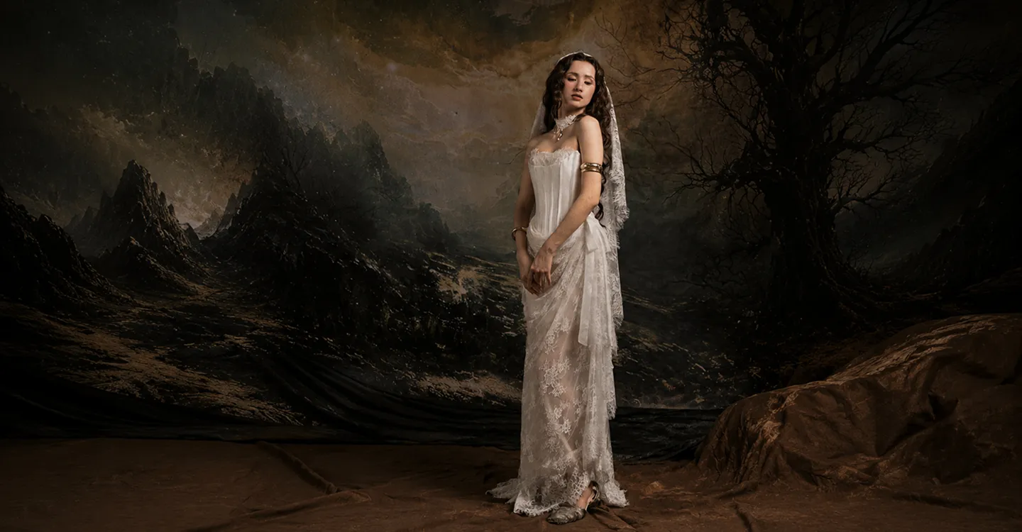 Cô dâu trong váy ren đứng giữa khung cảnh núi non huyền ảo — The Painted Vow